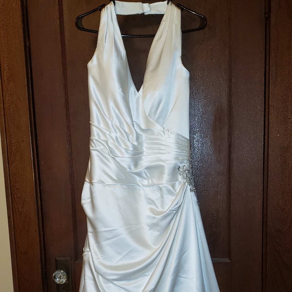 David's Bridal Halter Wedding Gown NWT Sz. 16